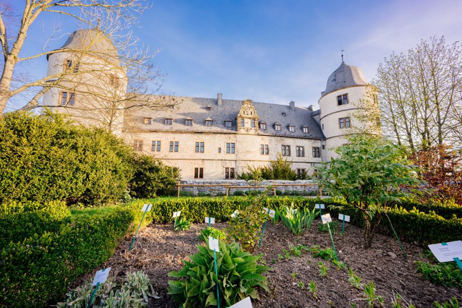Pflanzen-Tausch-Börse am Sonntag, den 24. April von 11 – 17 Uhr an der Wewelsburg. (Foto: Besim Mazhiqi für das Kreismuseum Wewelsburg)